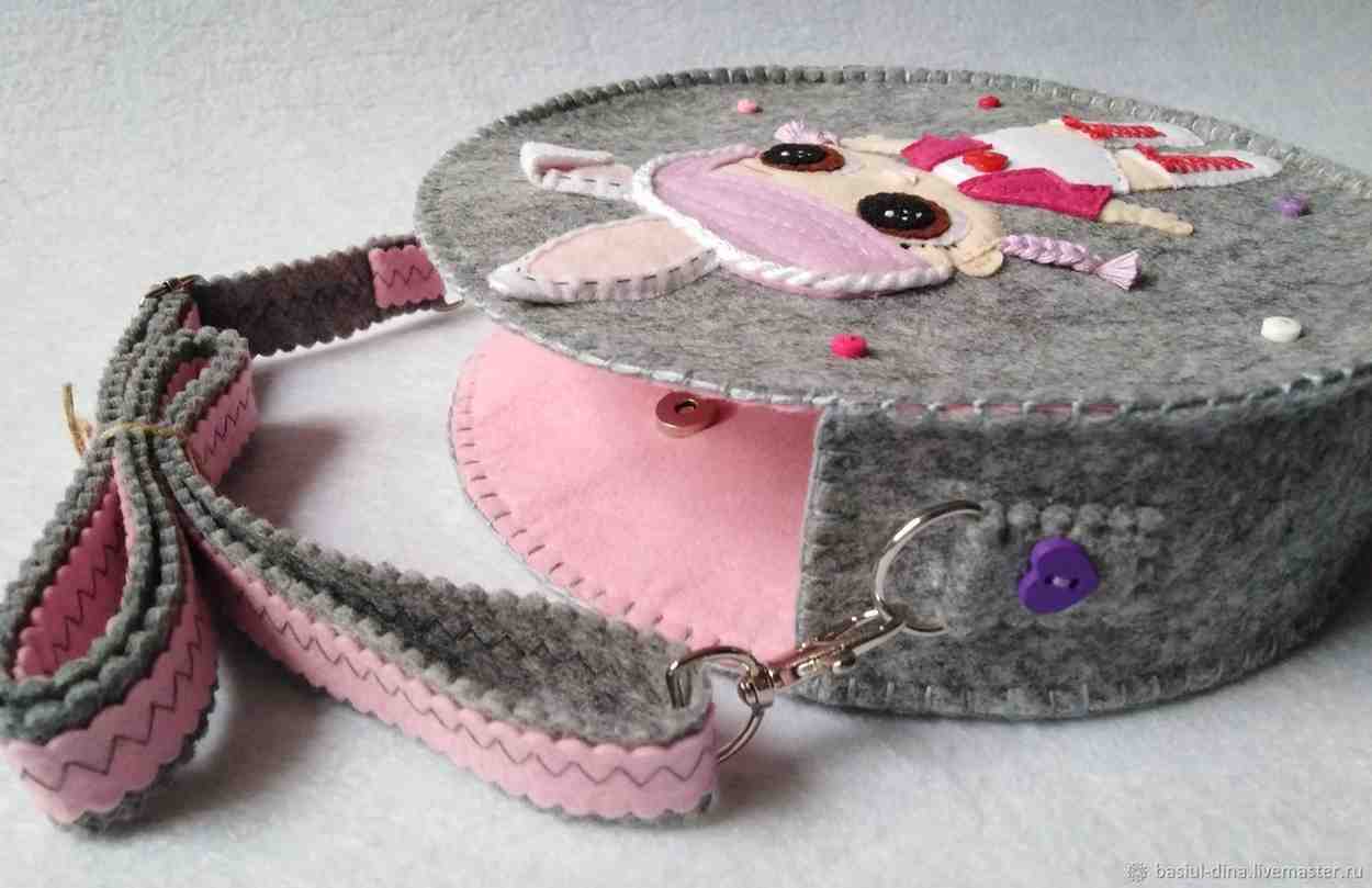 تصویر 3 از کیف نمدی سبک وزن مناسب استفاده روزمره دانشجوها